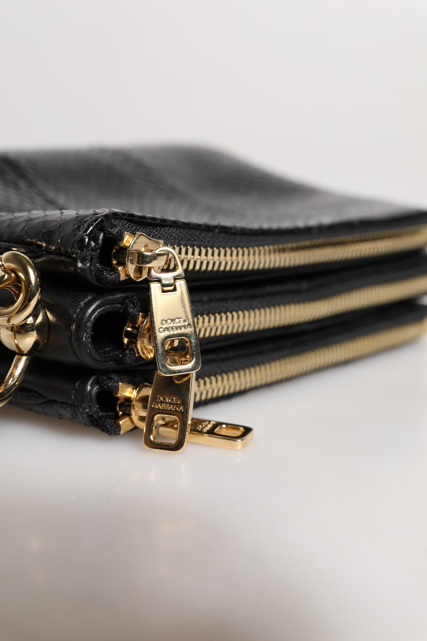 Dolce & Gabbana Schwarze Exotenleder-Clutch mit Schulterriemen