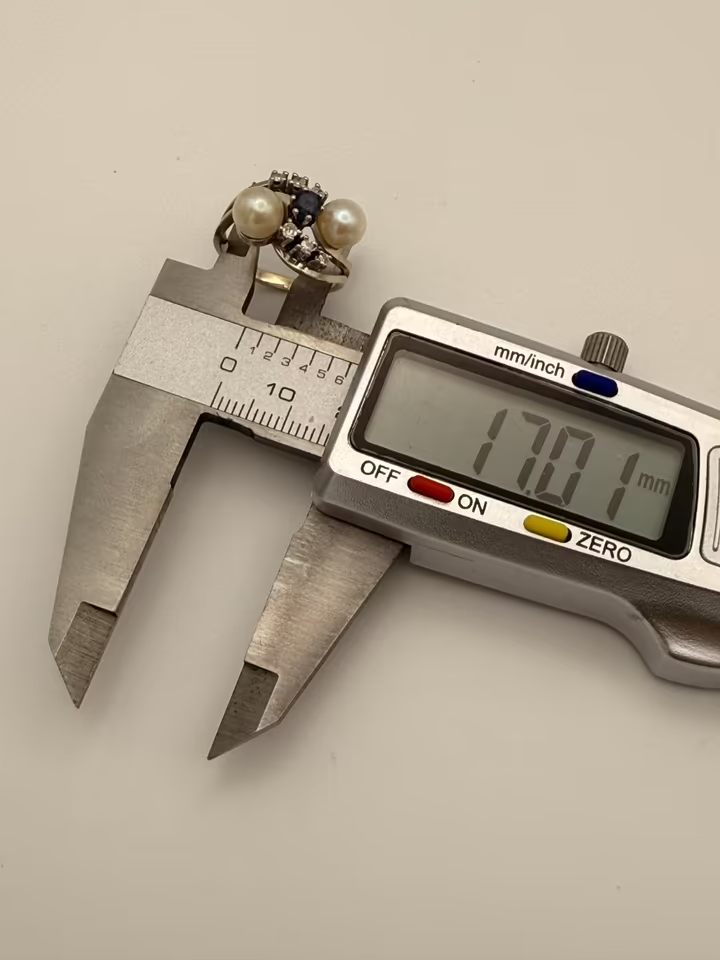 585er Goldring mit Saphir & zwei Perlen