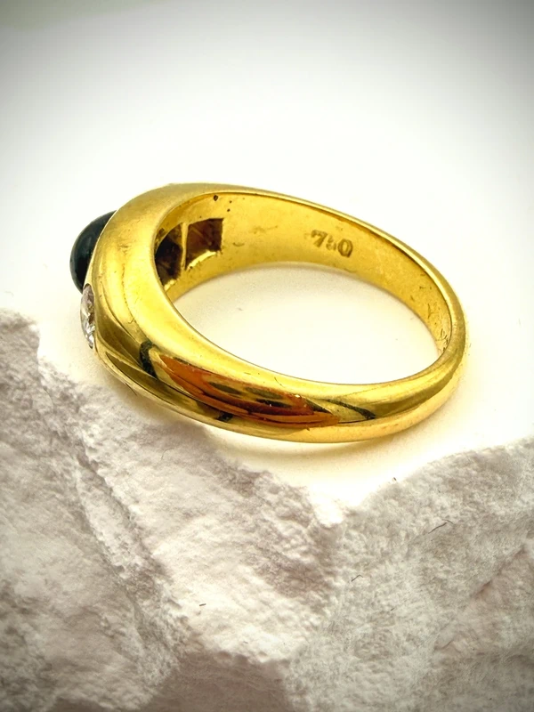 Vintage Gypsy Ring 750 Gold – Sapphire Cabochon &amp; Diamonds