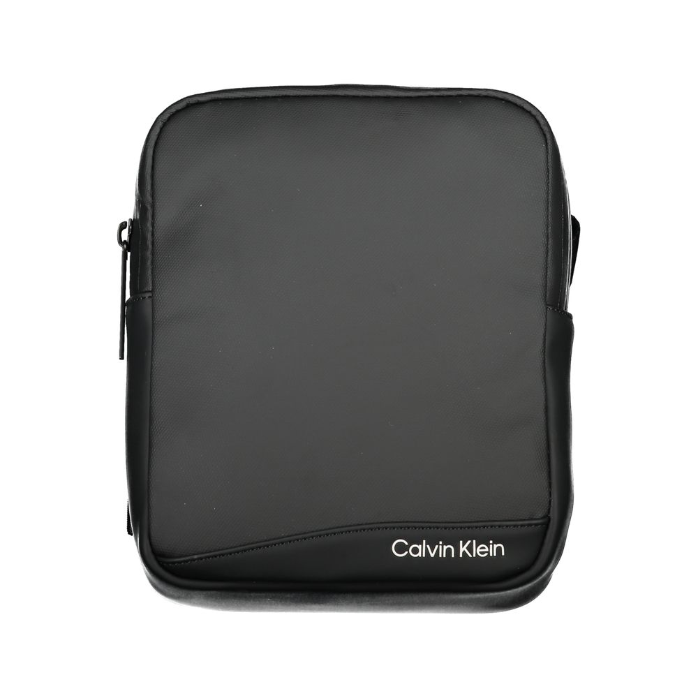 Calvin Klein Schlanke schwarze Umhängetasche aus recyceltem Polyester für Damen
