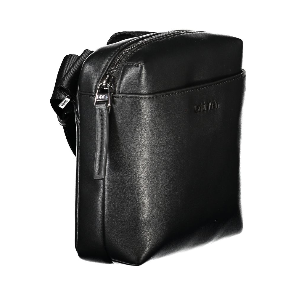 Calvin Klein Schultertasche aus schwarzem Polyethylen – Eleganz trifft Funktionalität