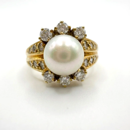 Elegant vintage 585 gold ring: Fine cultured pearl &amp; diamonds