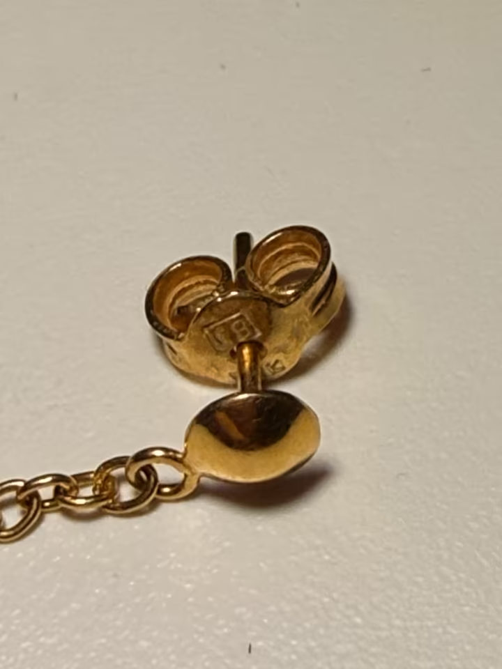 18K Gold-Ohrringe mit grünen Tropfensteinen – 4,2 g Eleganz