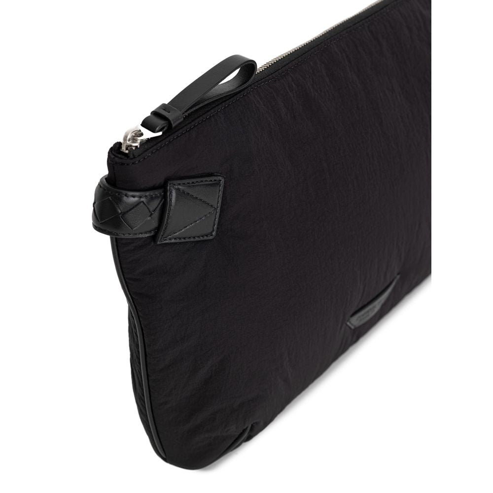 Bottega Veneta Schwarze Nylon-Clutch-Tasche - Exquisite Eleganz für Damen