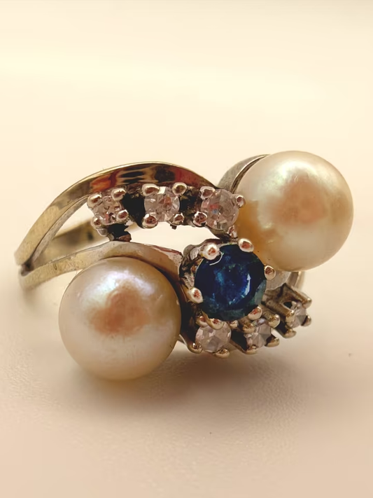 585er Goldring mit Saphir & zwei Perlen