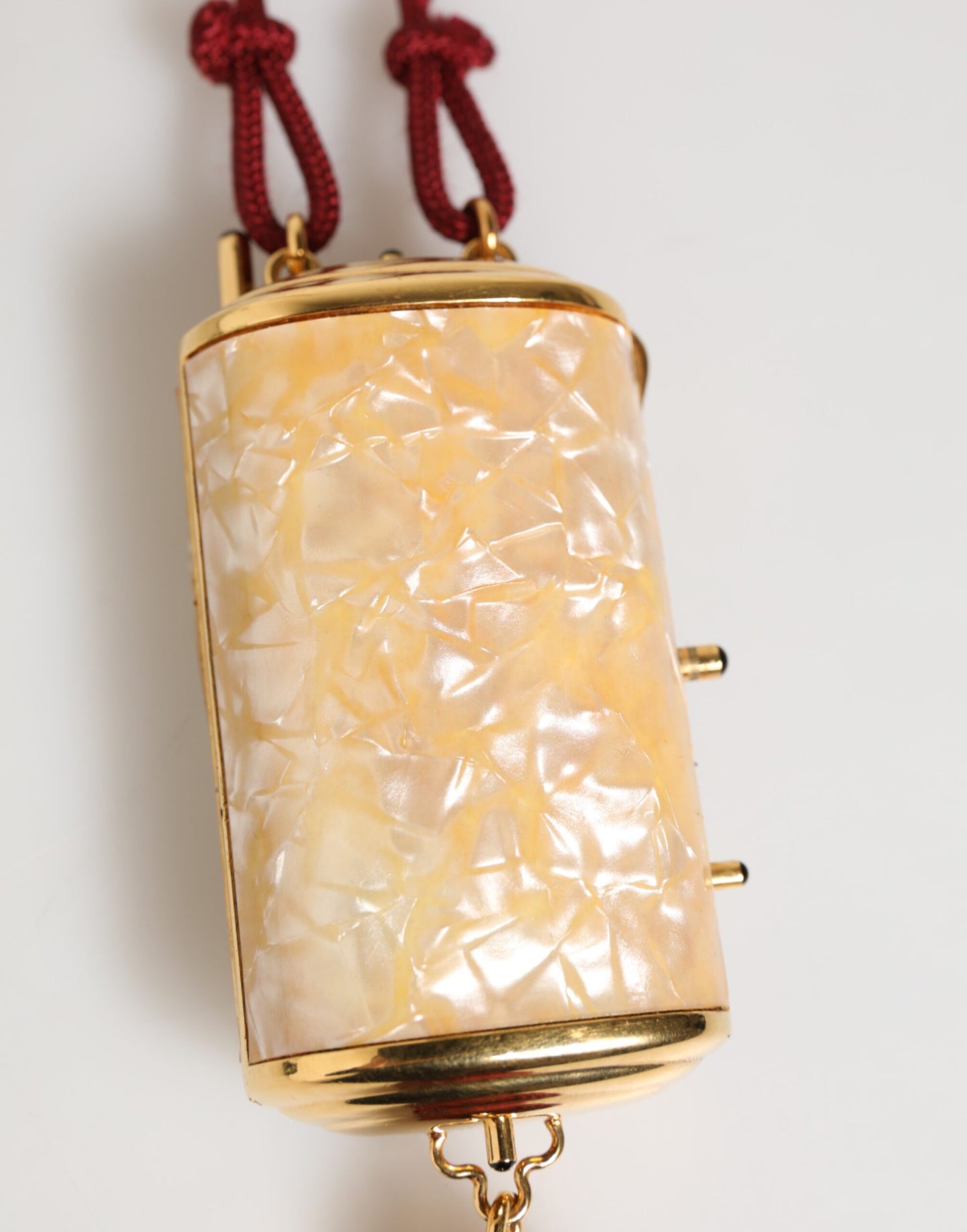 Dolce & Gabbana Weiße Perle Harz Gold Metall Rot Quaste Anhänger Tasche - Luxuriöses Design Accessoire