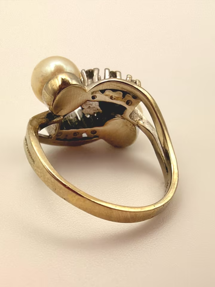 585er Goldring mit Saphir & zwei Perlen