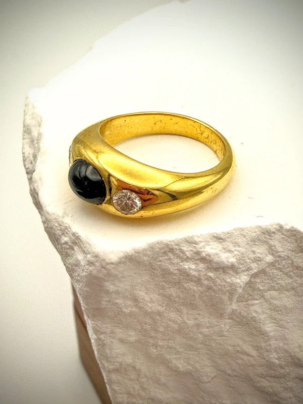 Vintage Gypsy Ring 750 Gold – Sapphire Cabochon &amp; Diamonds