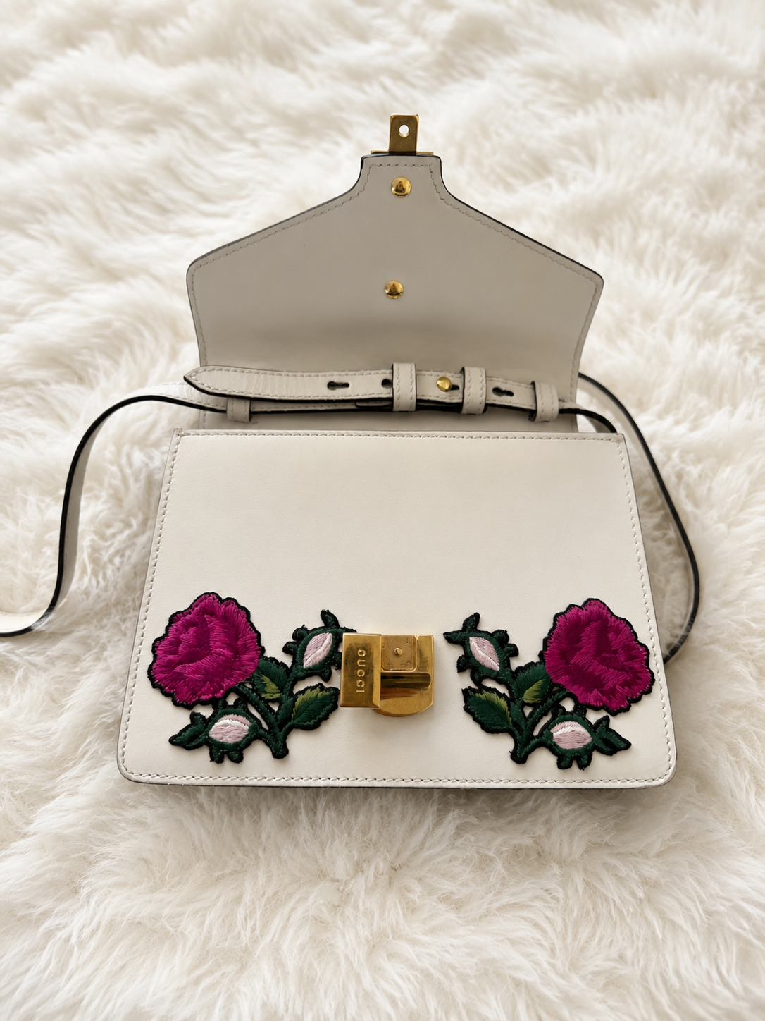 Gucci Sylvie Small Floral Crossbody Handtasche aus Leder – Exklusiv und Elegant