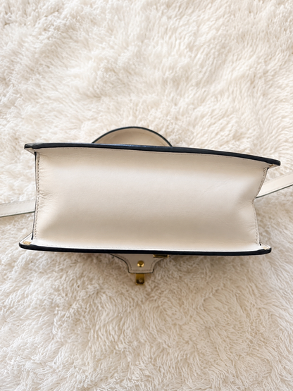 Gucci Sylvie Small Floral Crossbody Handtasche aus Leder – Exklusiv und Elegant