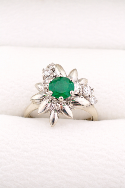 Floraler Vintage Smaragd Ring 14 Karat Weißgold mit Diamanten