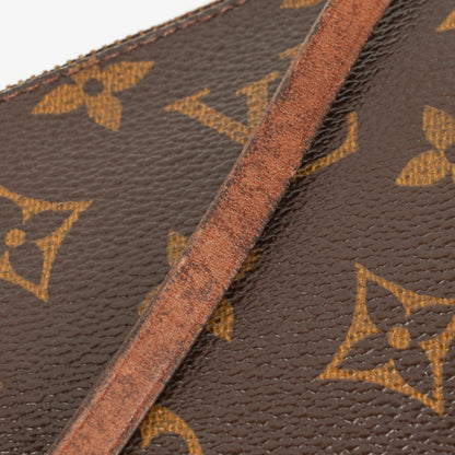 Louis Vuitton Pochette Accessoires Clutch aus Monogram Canvas