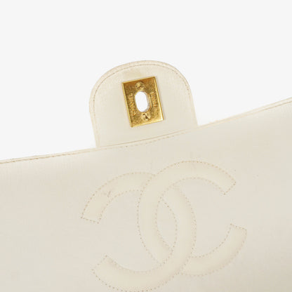 Chanel Medium Classic Single Flap Tasche aus weißem Stoff mit 24K vergoldeter Hardware