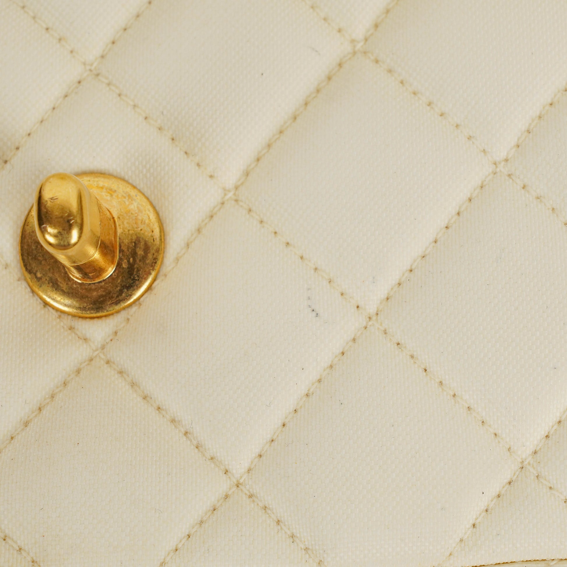 Chanel Medium Classic Single Flap Tasche aus weißem Stoff mit 24K vergoldeter Hardware