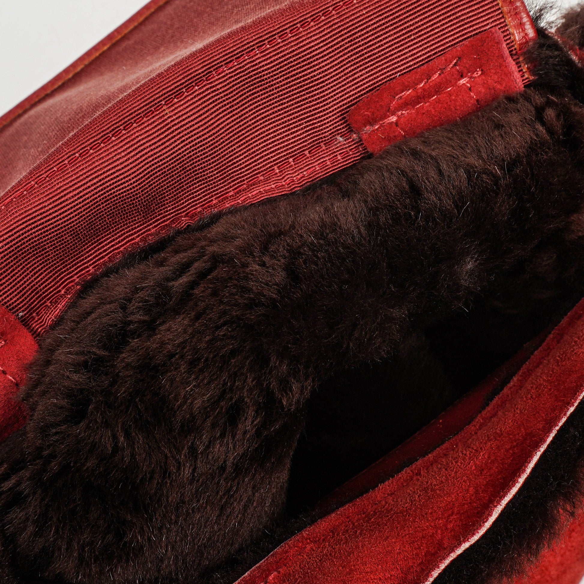Chanel rote Handtasche aus Wildleder und Lammfell