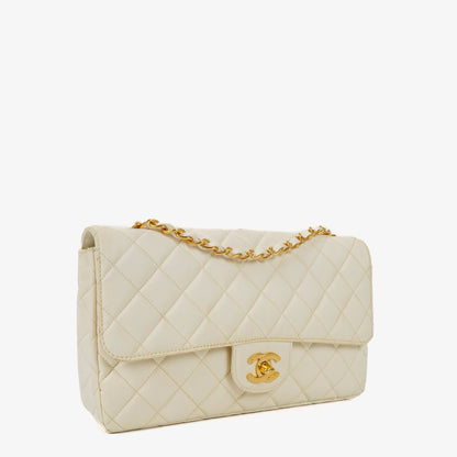 Chanel Medium Classic Single Flap Tasche aus weißem Stoff mit 24K vergoldeter Hardware