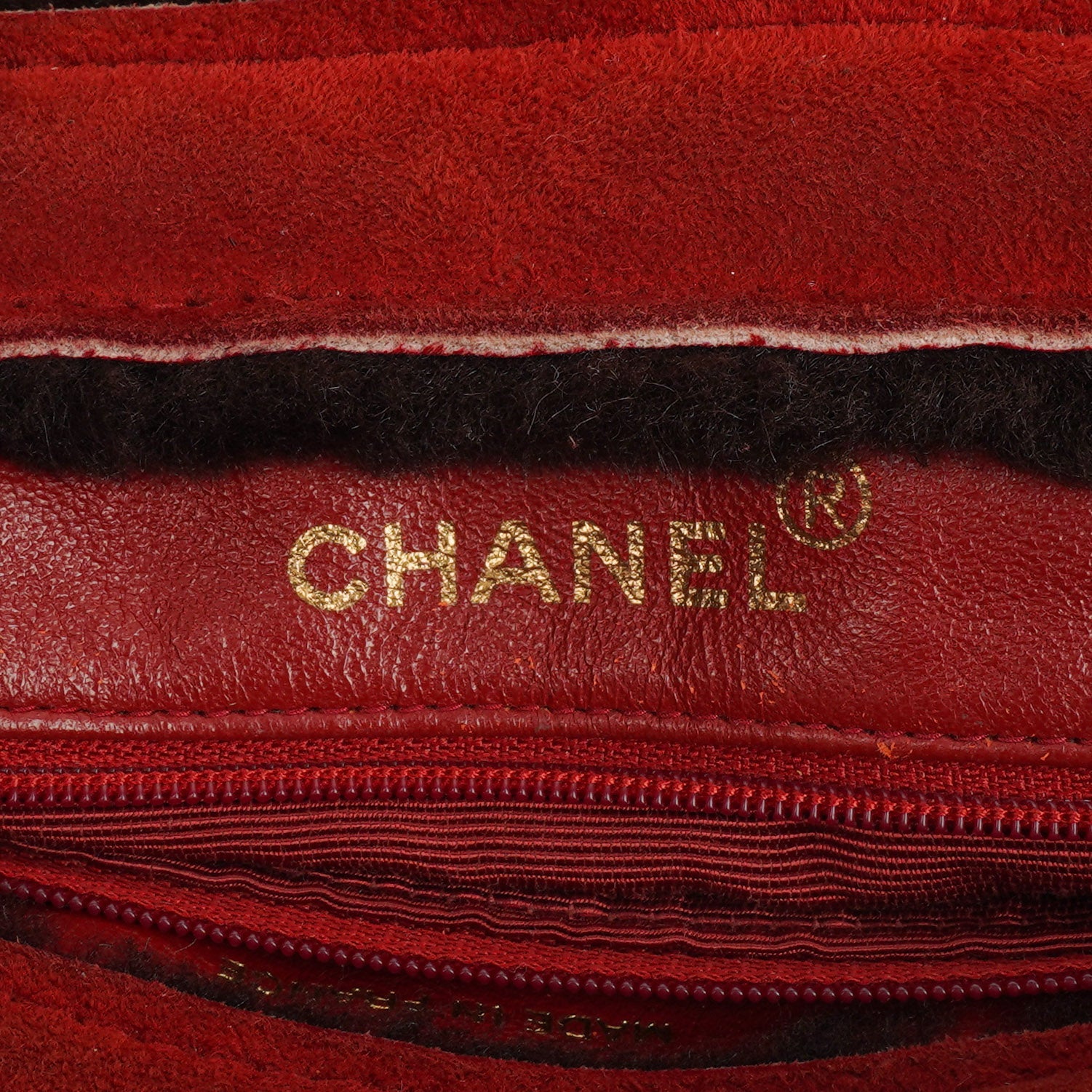 Chanel rote Handtasche aus Wildleder und Lammfell