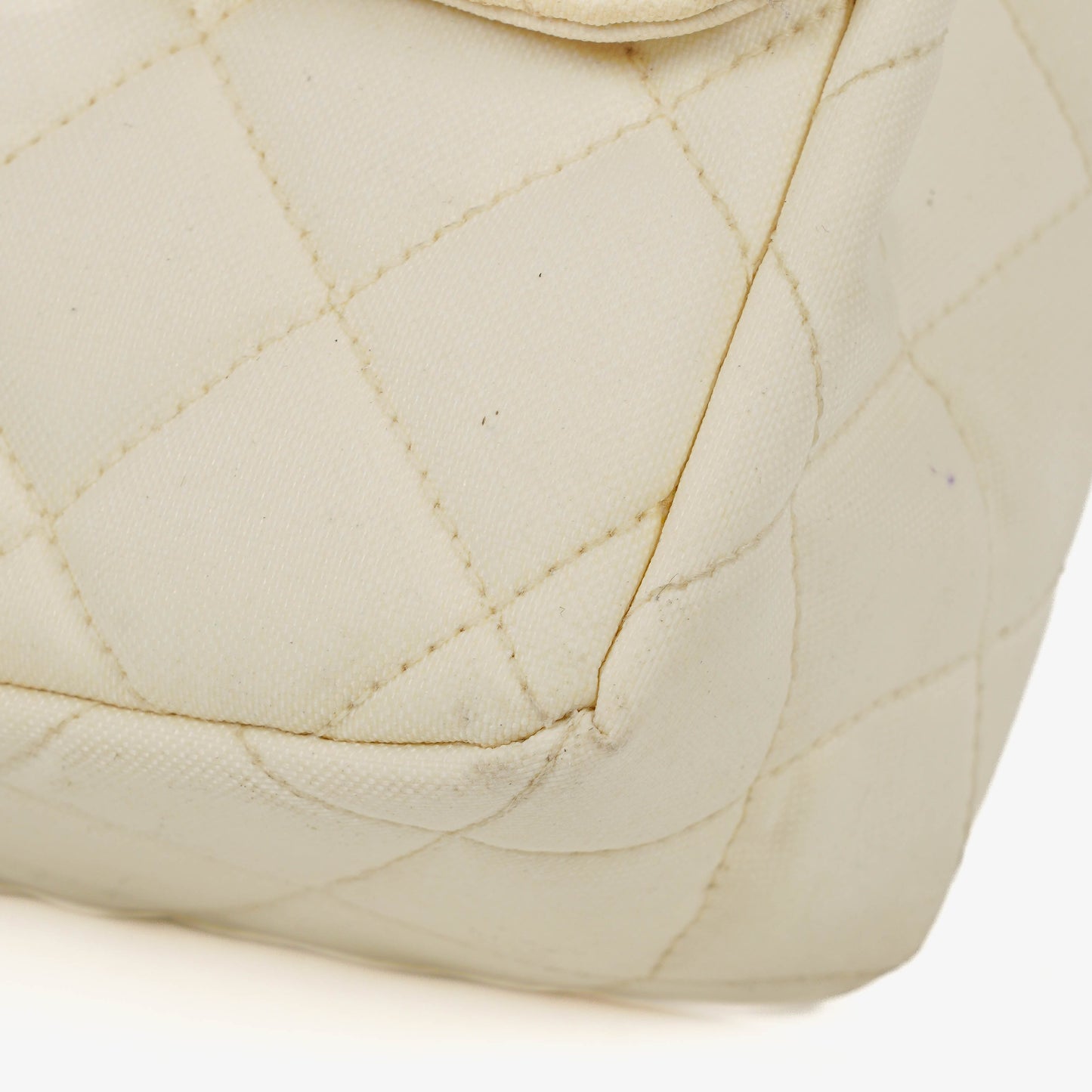 Chanel Medium Classic Single Flap Tasche aus weißem Stoff mit 24K vergoldeter Hardware