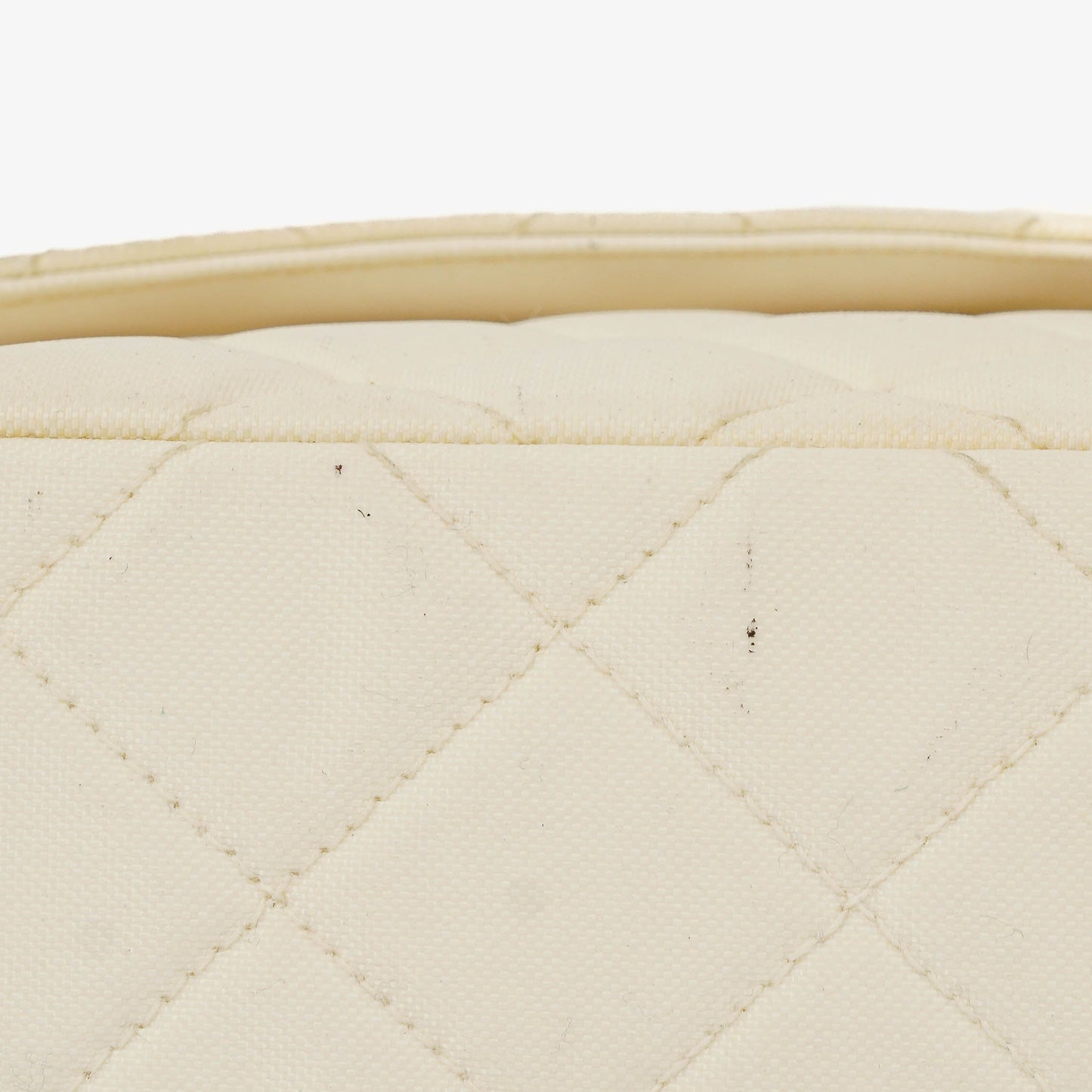 Chanel Medium Classic Single Flap Tasche aus weißem Stoff mit 24K vergoldeter Hardware