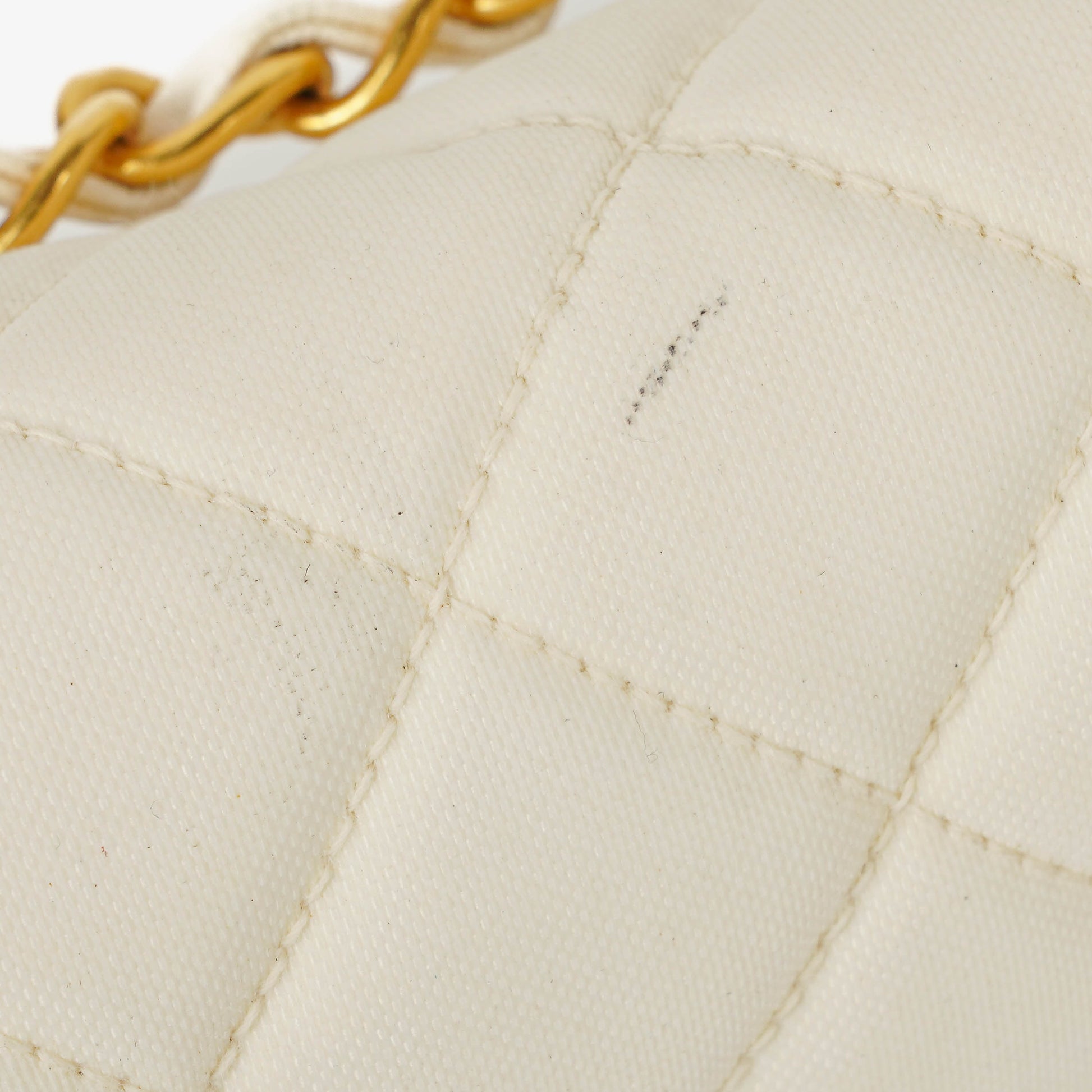 Chanel Medium Classic Single Flap Tasche aus weißem Stoff mit 24K vergoldeter Hardware