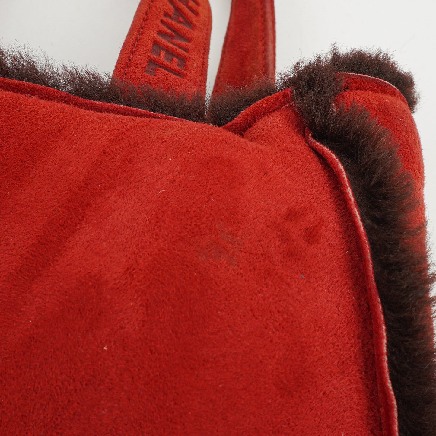 Chanel rote Handtasche aus Wildleder und Lammfell