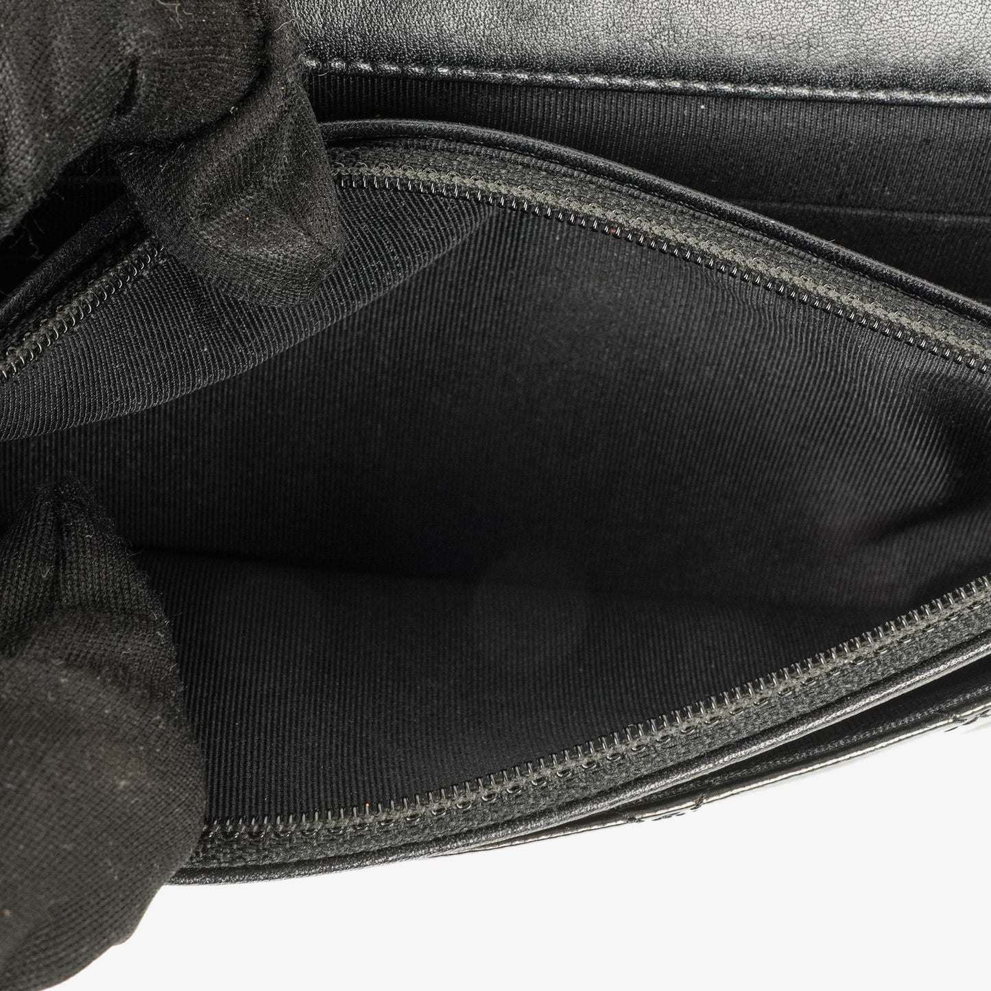 Chanel Wallet on Chain aus schwarzem gestepptem Lackleder