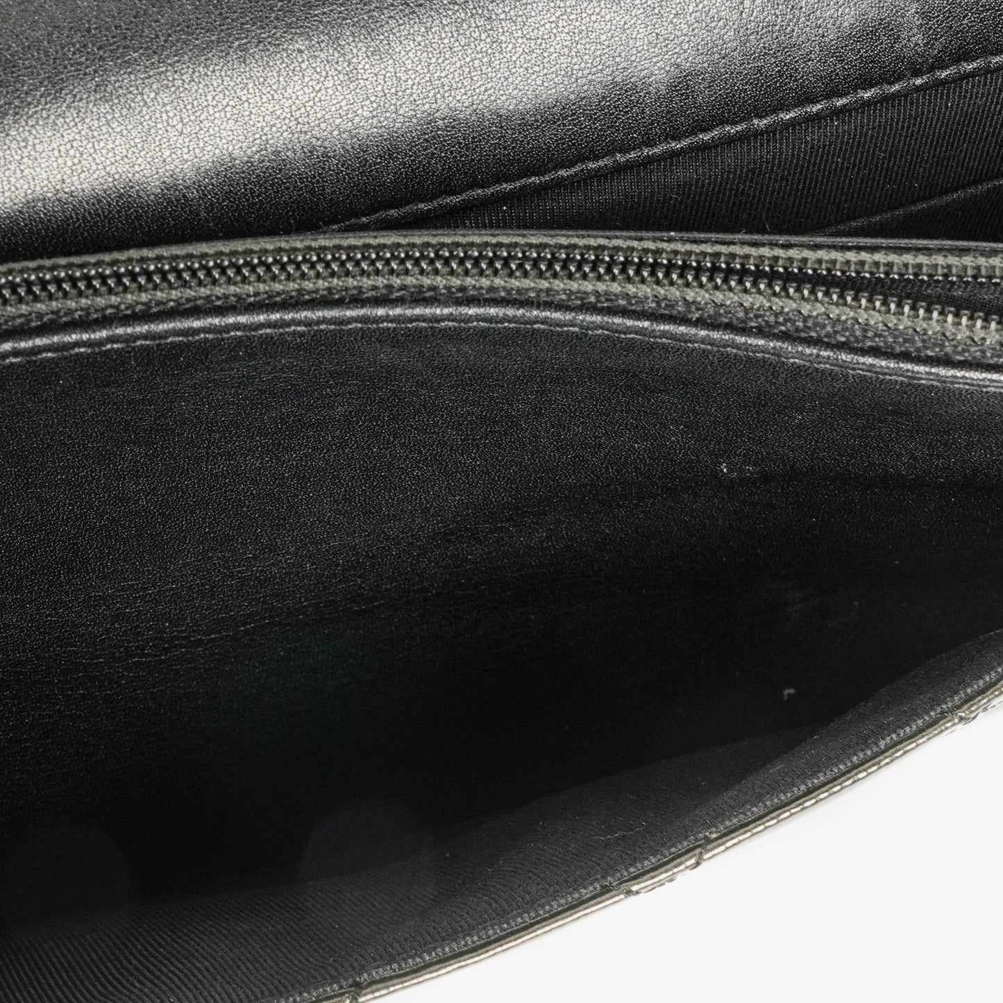 Chanel Wallet on Chain aus schwarzem gestepptem Lackleder