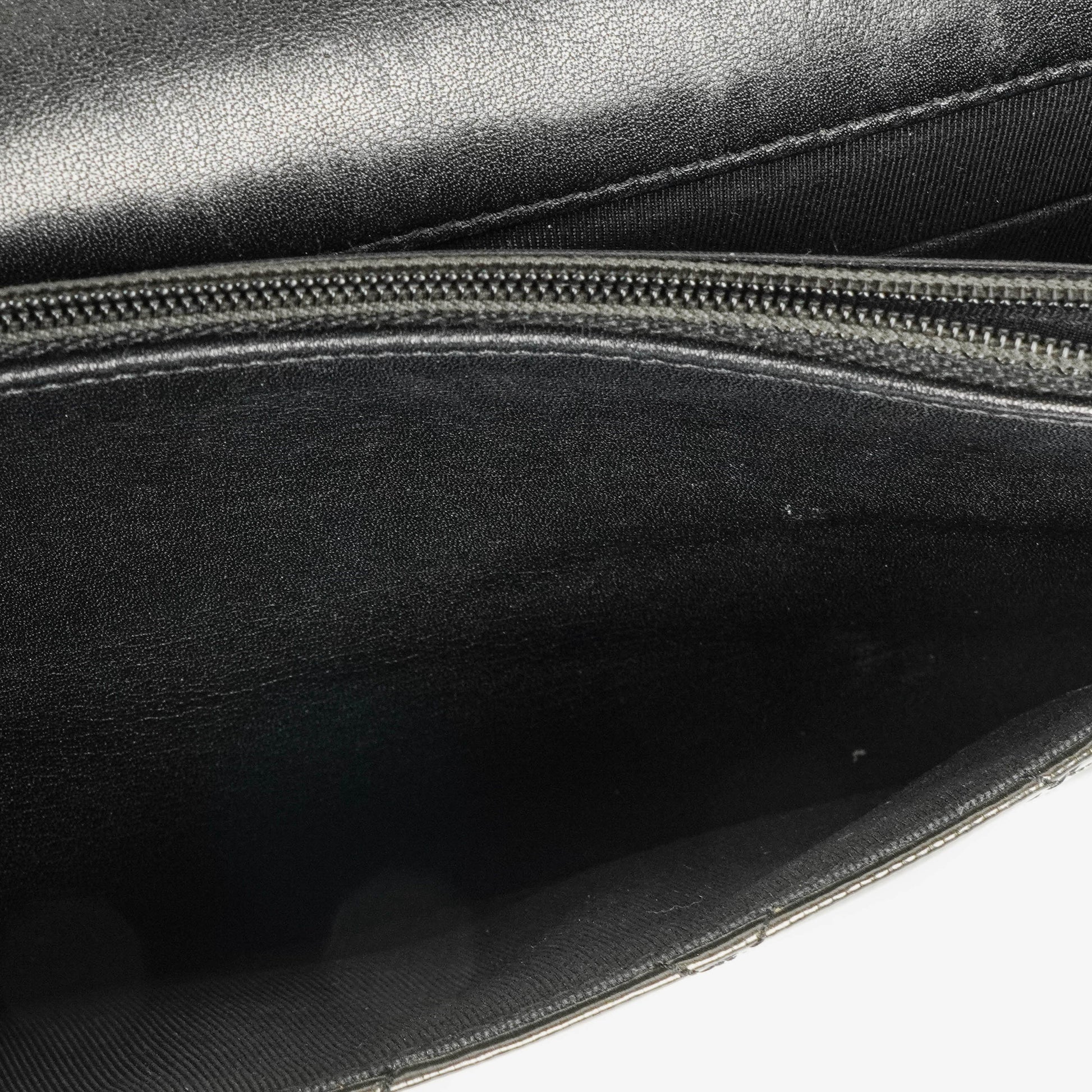 Chanel Wallet on Chain aus schwarzem gestepptem Lackleder