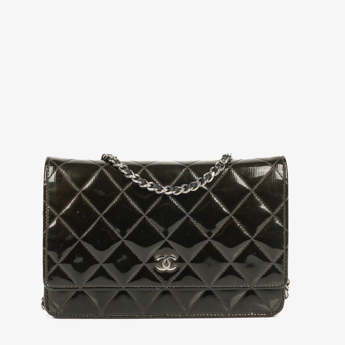 Chanel Wallet on Chain aus schwarzem gestepptem Lackleder