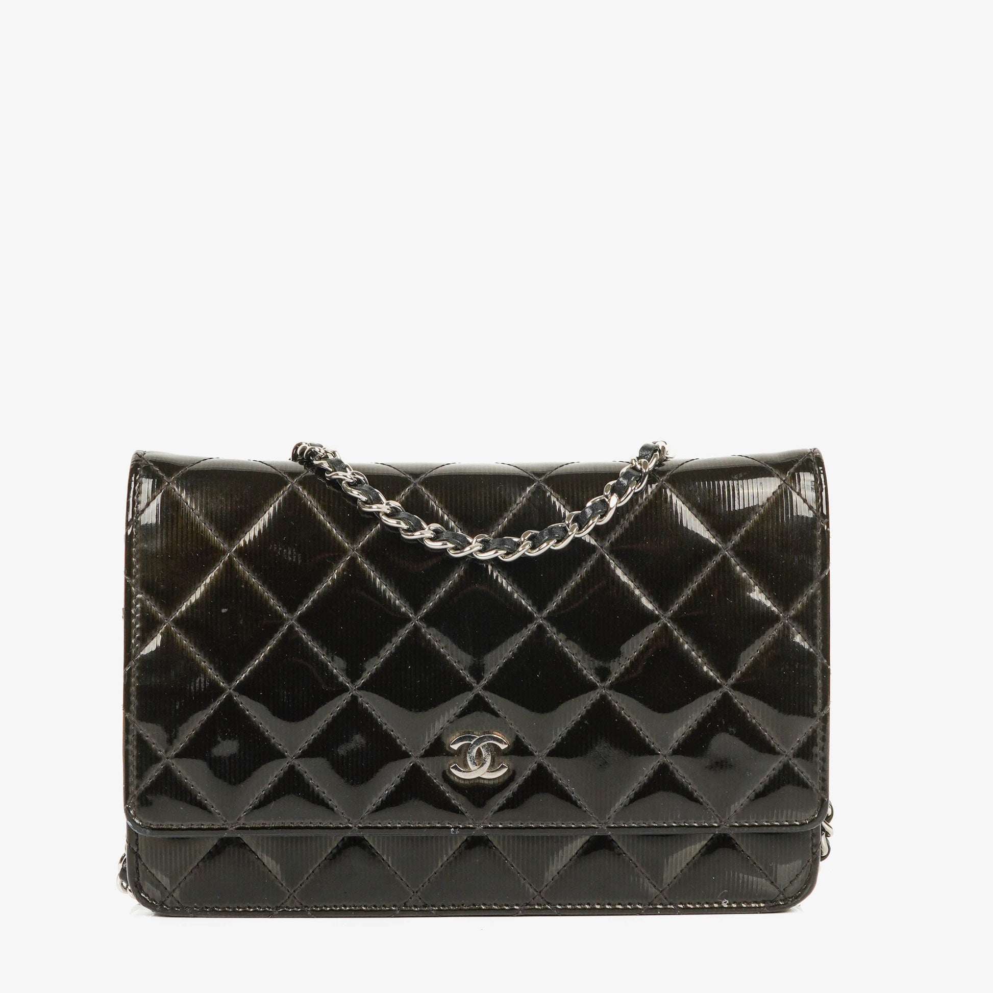 Chanel Wallet on Chain aus schwarzem gestepptem Lackleder