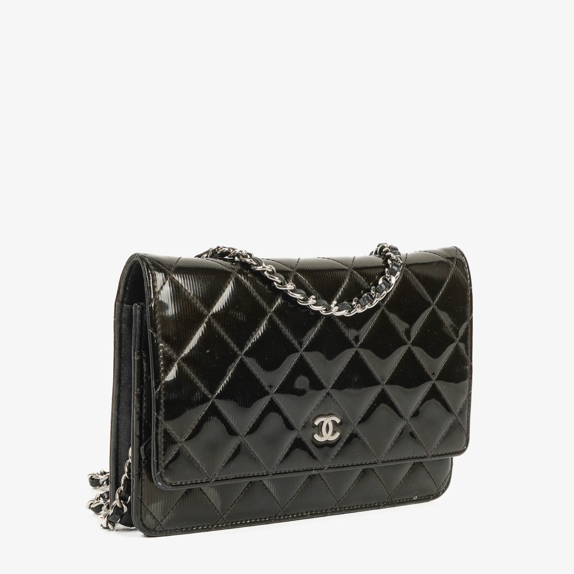 Chanel Wallet on Chain aus schwarzem gestepptem Lackleder