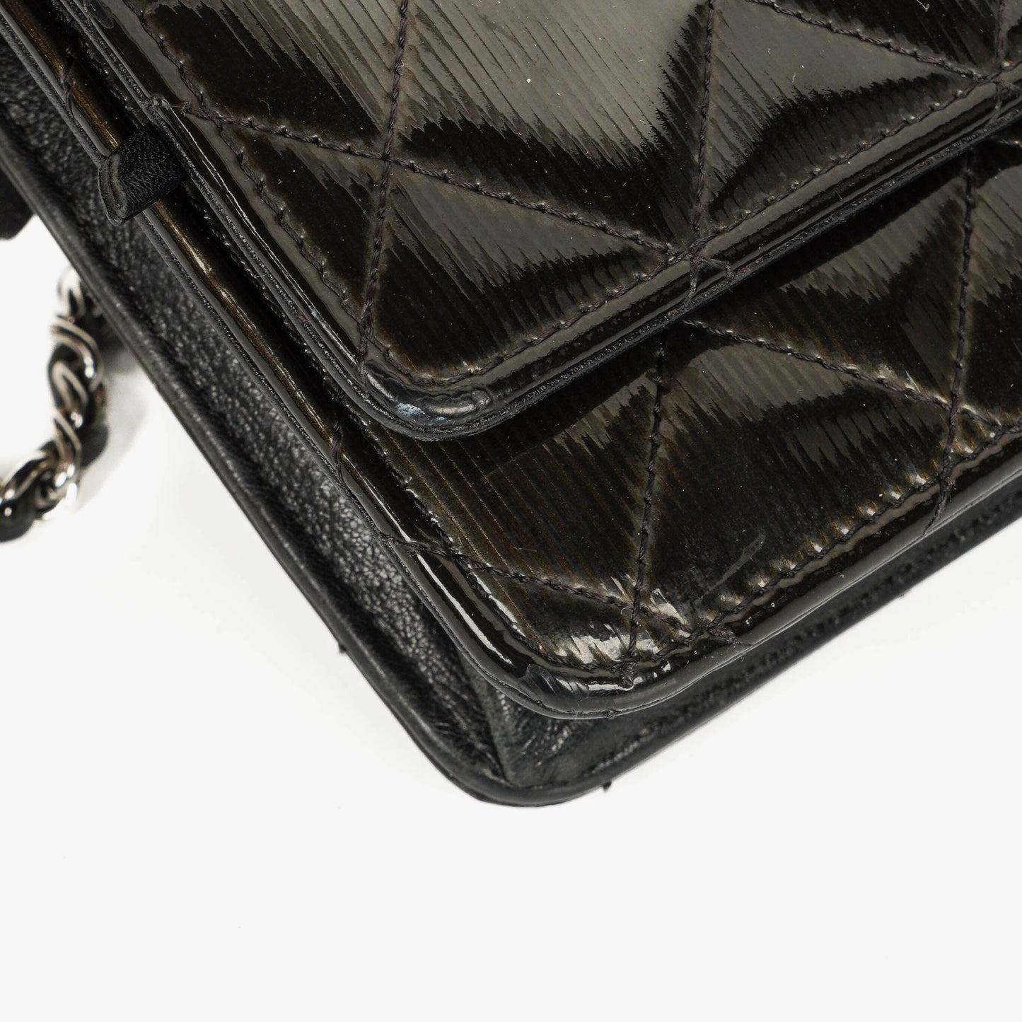 Chanel Wallet on Chain aus schwarzem gestepptem Lackleder