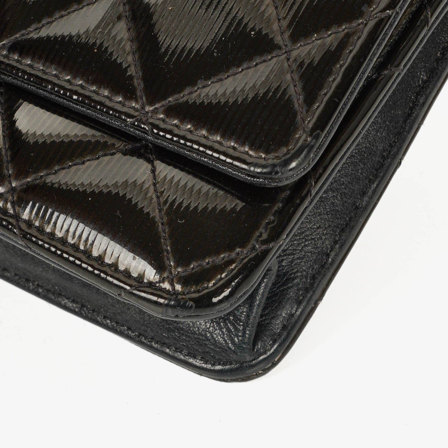 Chanel Wallet on Chain aus schwarzem gestepptem Lackleder