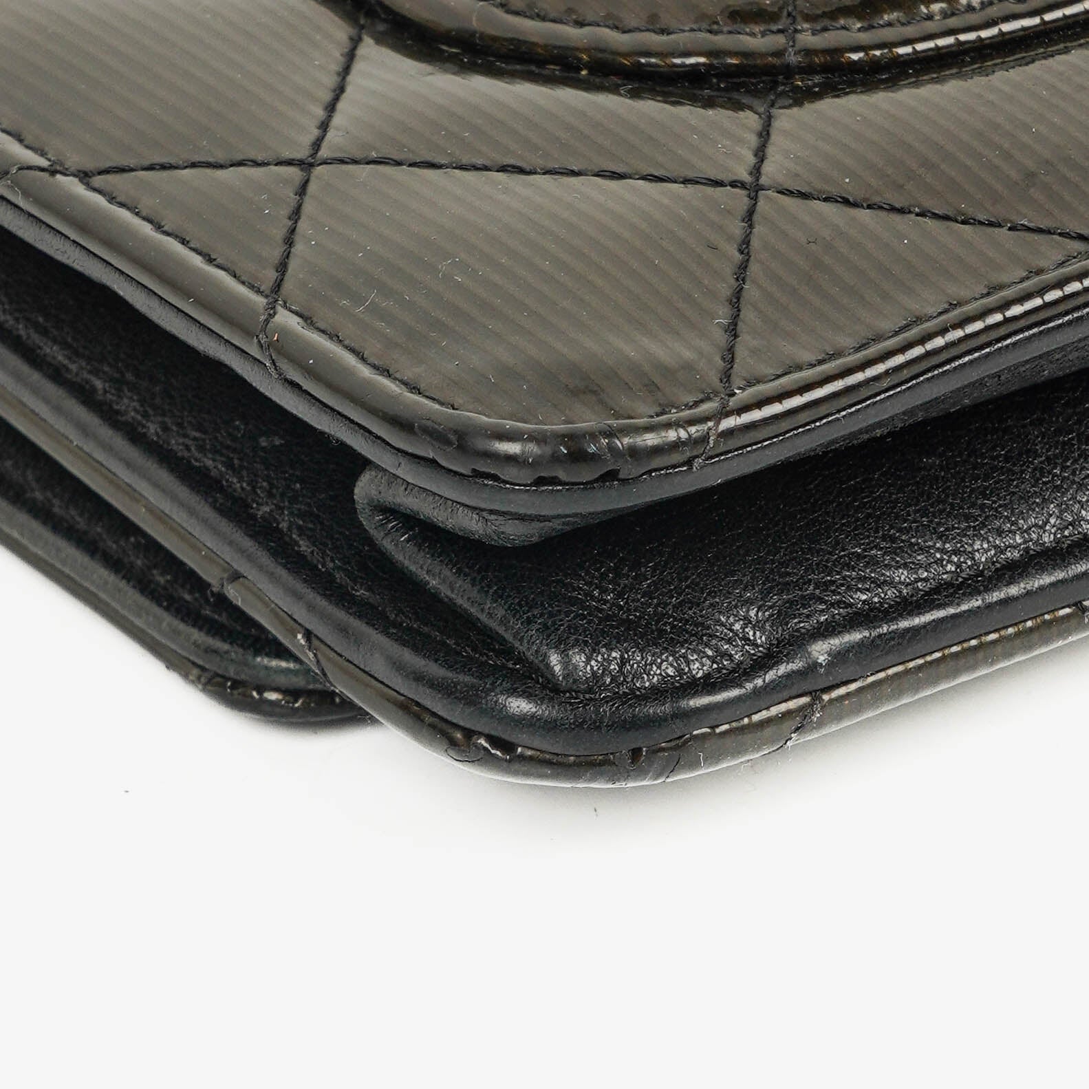Chanel Wallet on Chain aus schwarzem gestepptem Lackleder