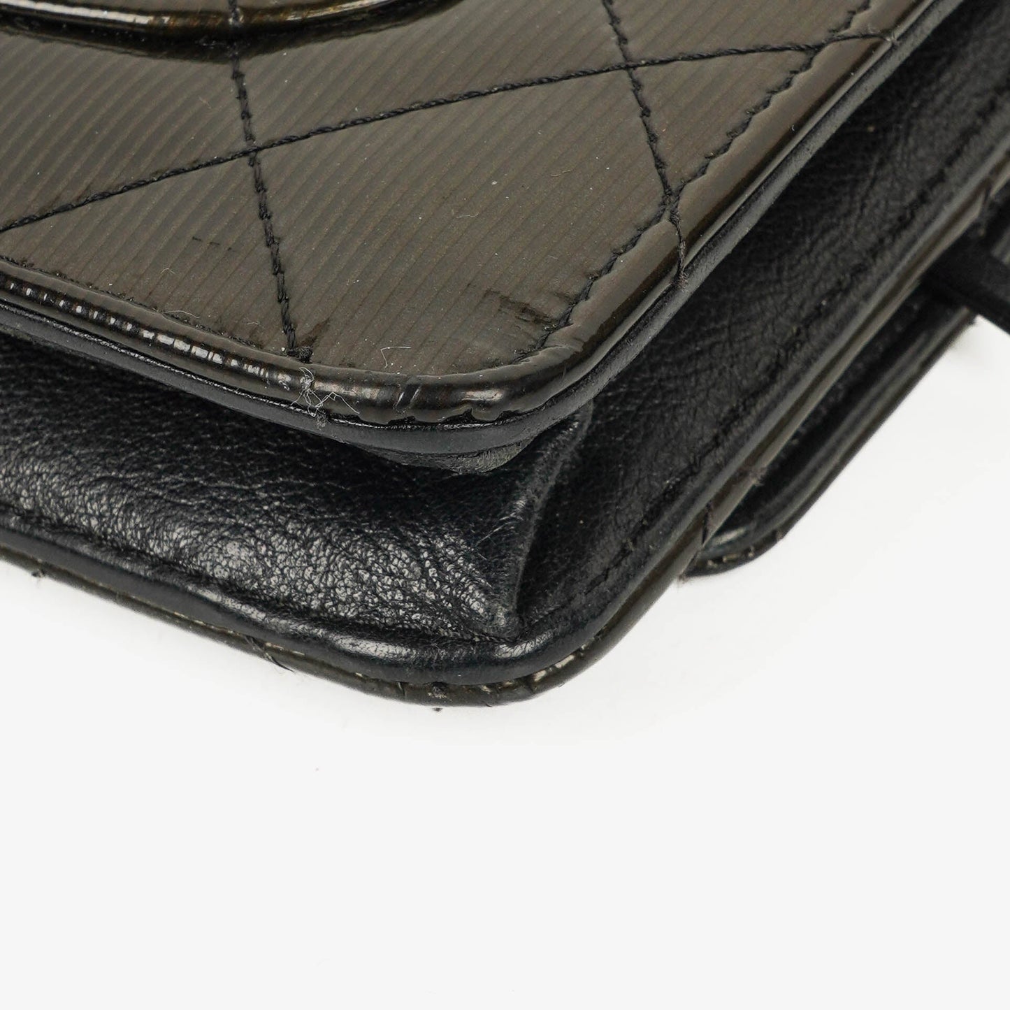 Chanel Wallet on Chain aus schwarzem gestepptem Lackleder