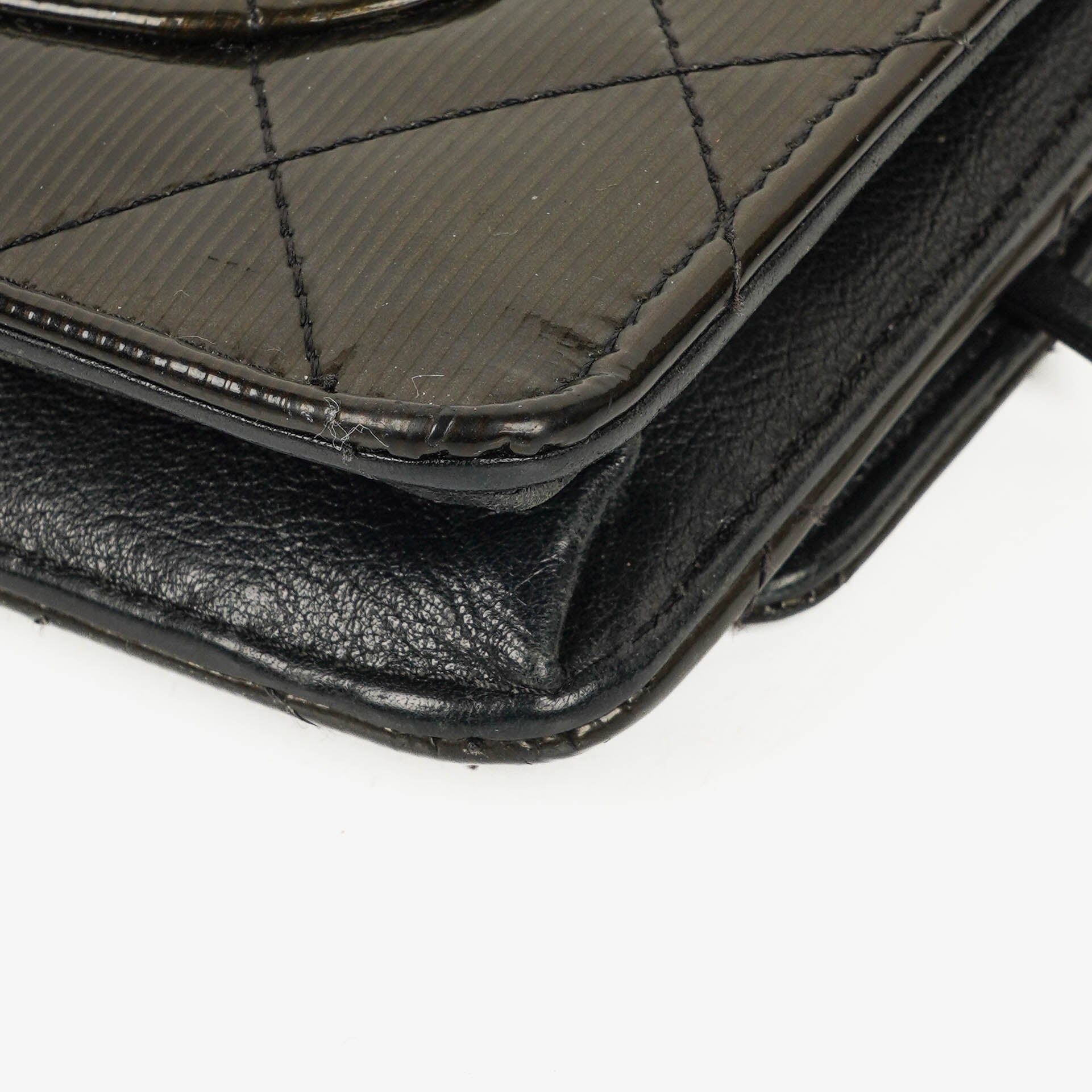 Chanel Wallet on Chain aus schwarzem gestepptem Lackleder