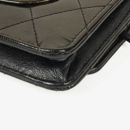 Chanel Wallet on Chain aus schwarzem gestepptem Lackleder