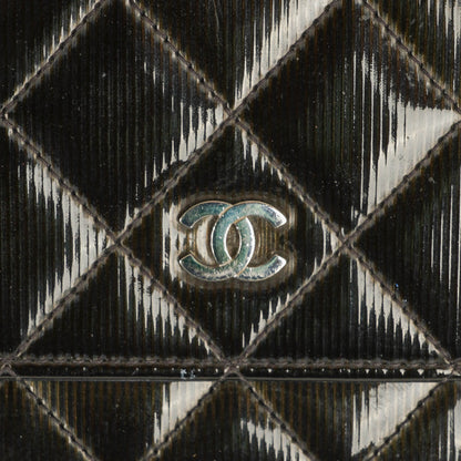 Chanel Wallet on Chain aus schwarzem gestepptem Lackleder