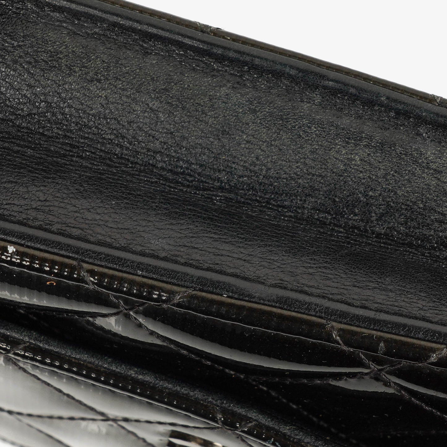 Chanel Wallet on Chain aus schwarzem gestepptem Lackleder