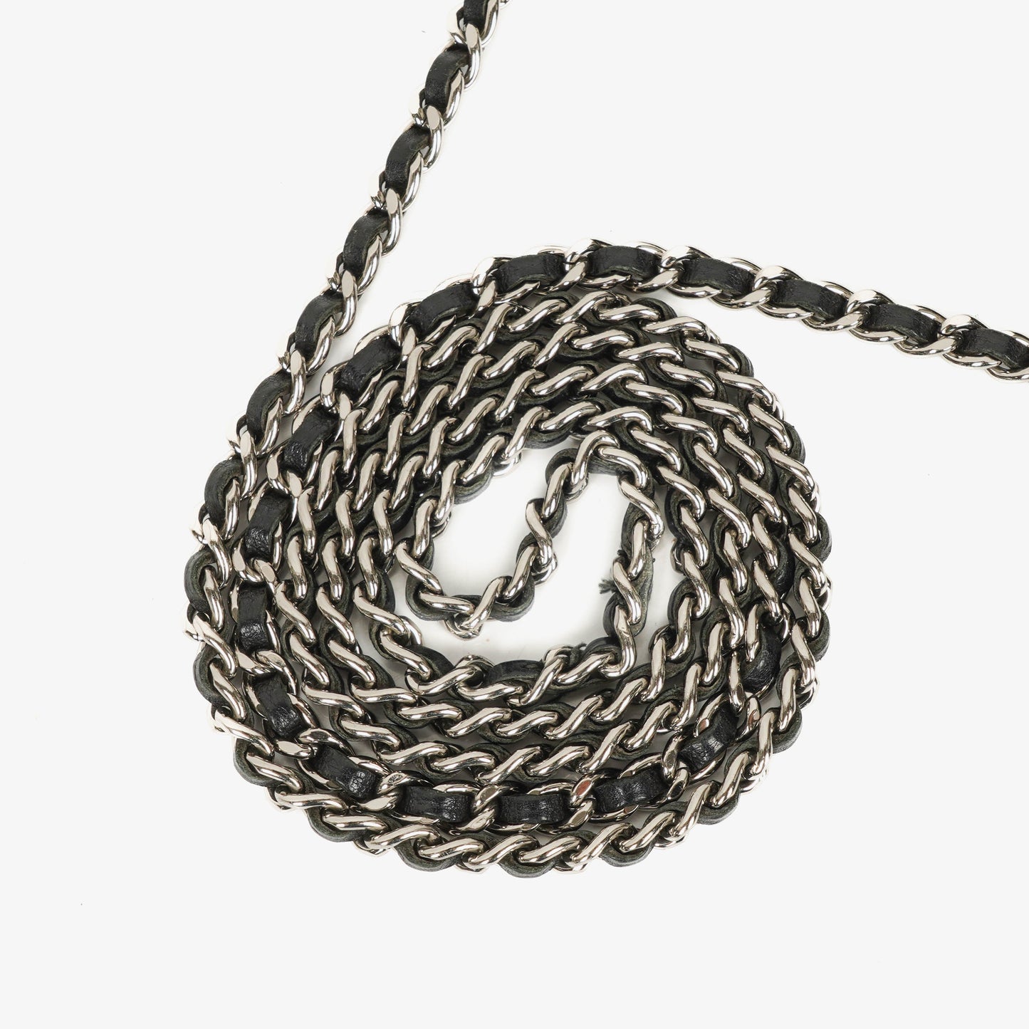 Chanel Wallet on Chain aus schwarzem gestepptem Lackleder