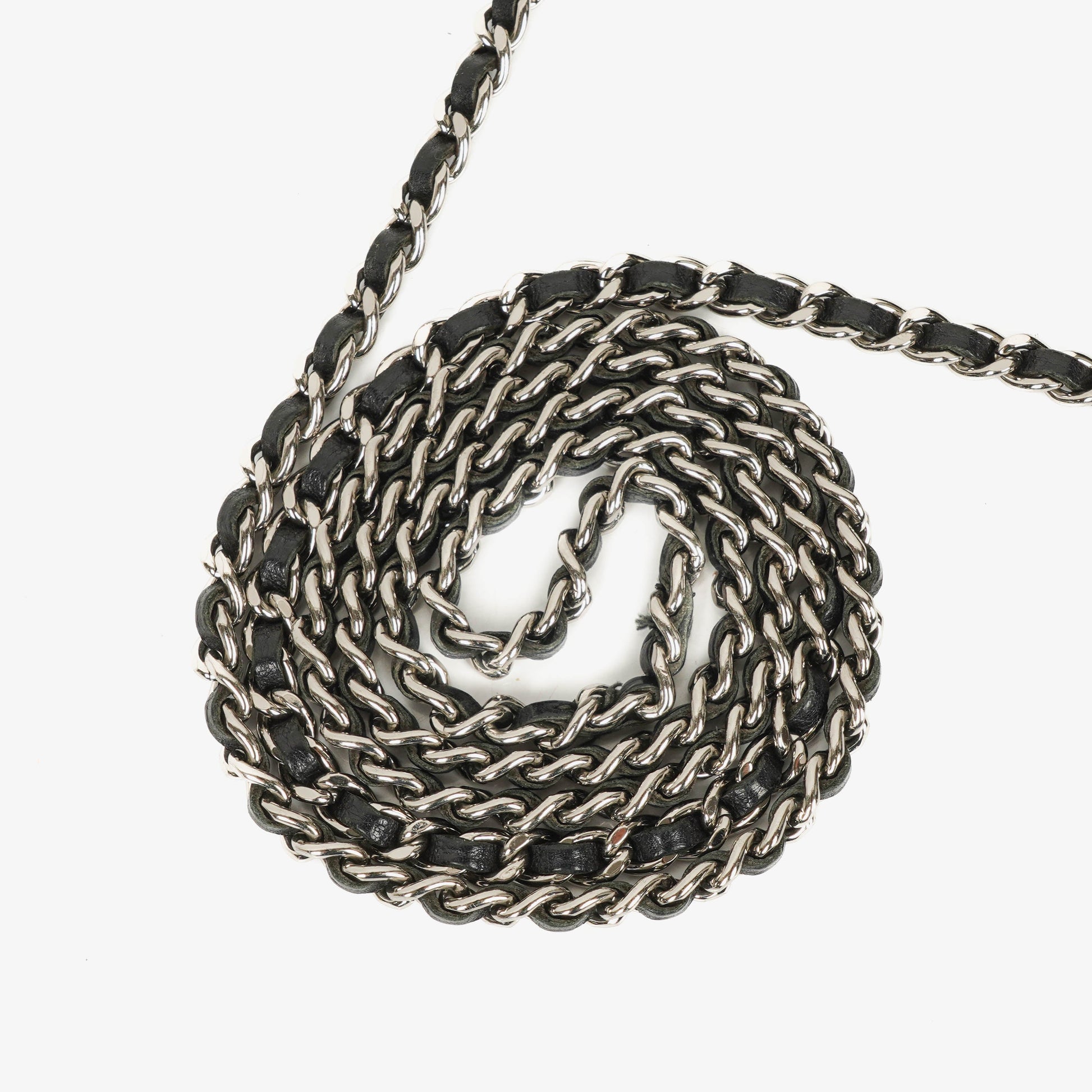 Chanel Wallet on Chain aus schwarzem gestepptem Lackleder