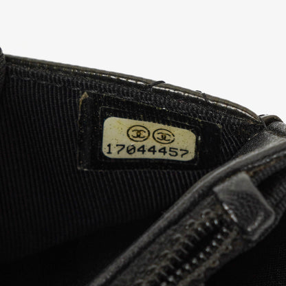 Chanel Wallet on Chain aus schwarzem gestepptem Lackleder