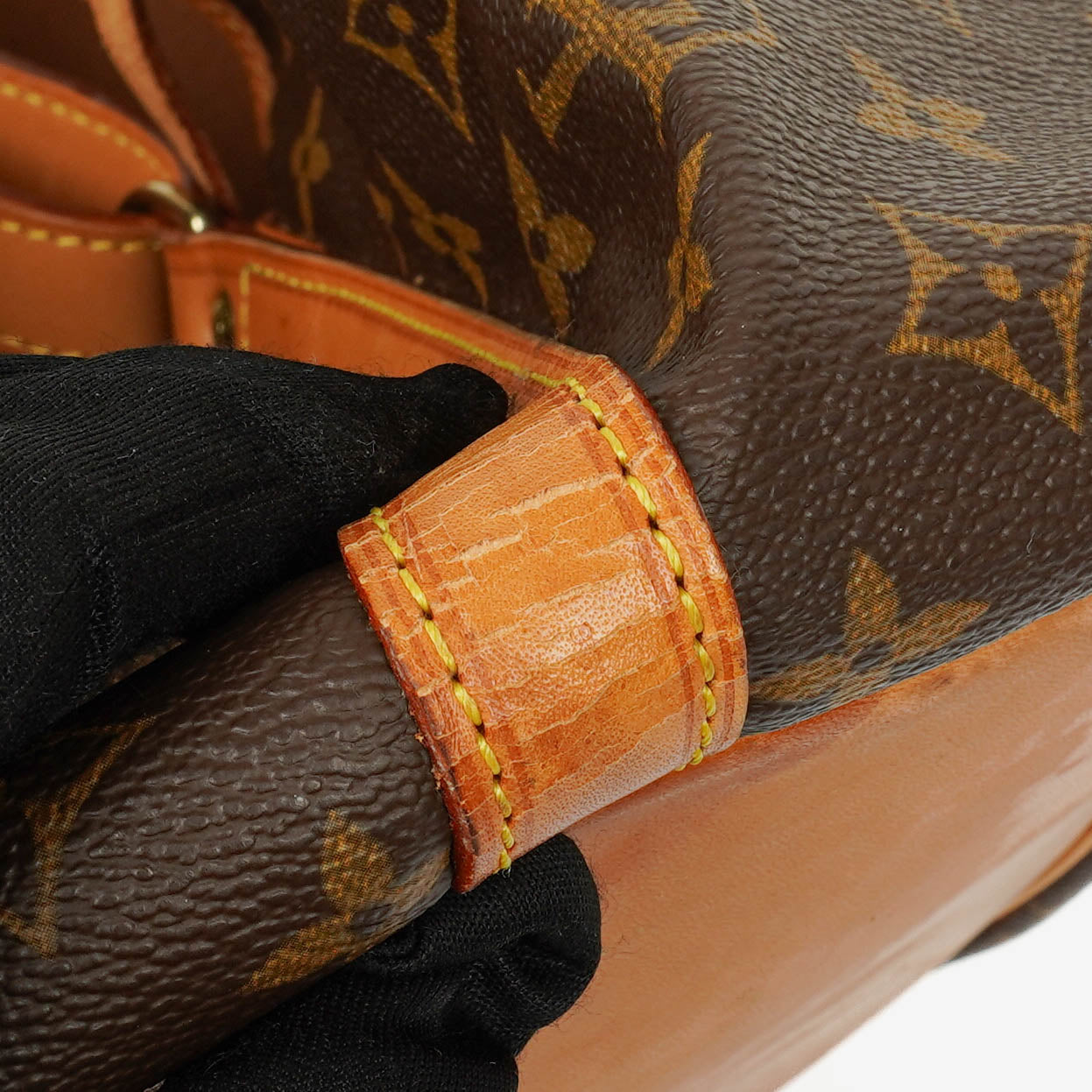 Louis Vuitton Petit Noe Schultertasche aus Monogram Canvas