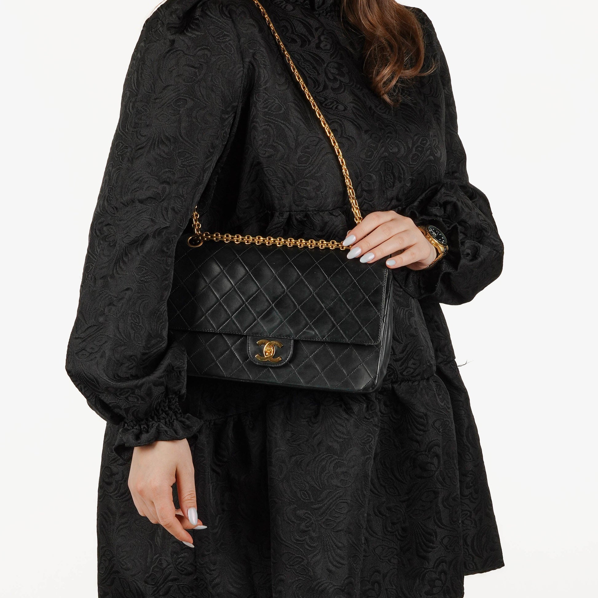 Chanel Vintage Medium Timeless Classic Double Flap Tasche aus schwarzem gestepptem Lammleder mit 24K vergoldeter Hardware und Mademoiselle-Kette