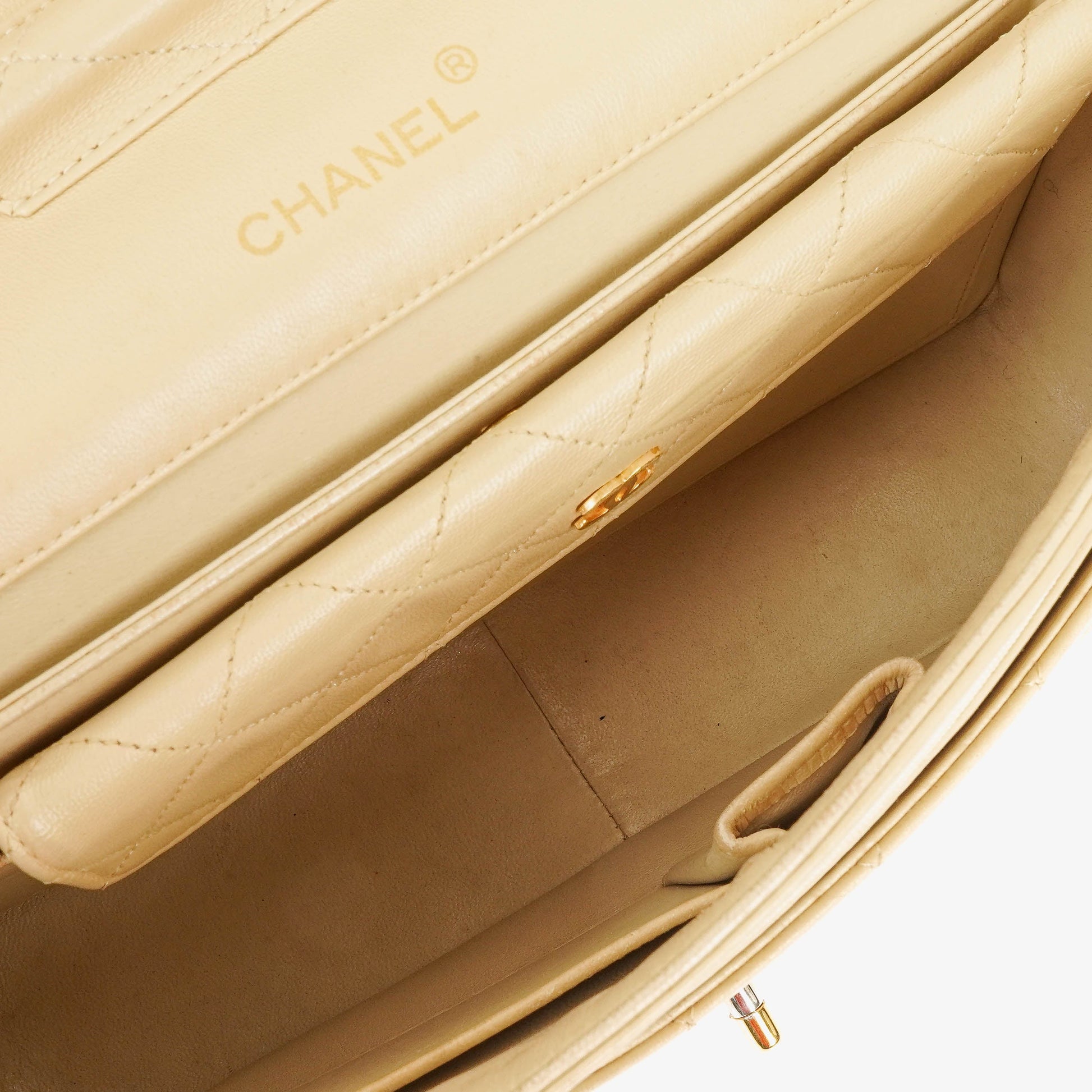 Chanel Classic Single Flap Tasche aus gestepptem Lammleder in Neutral Beige mit 24K vergoldeter Hardware