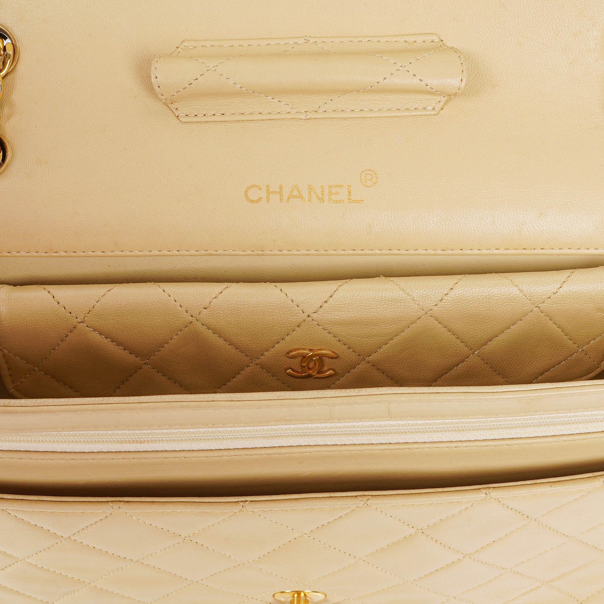 Chanel Classic Single Flap Tasche aus gestepptem Lammleder in Neutral Beige mit 24K vergoldeter Hardware