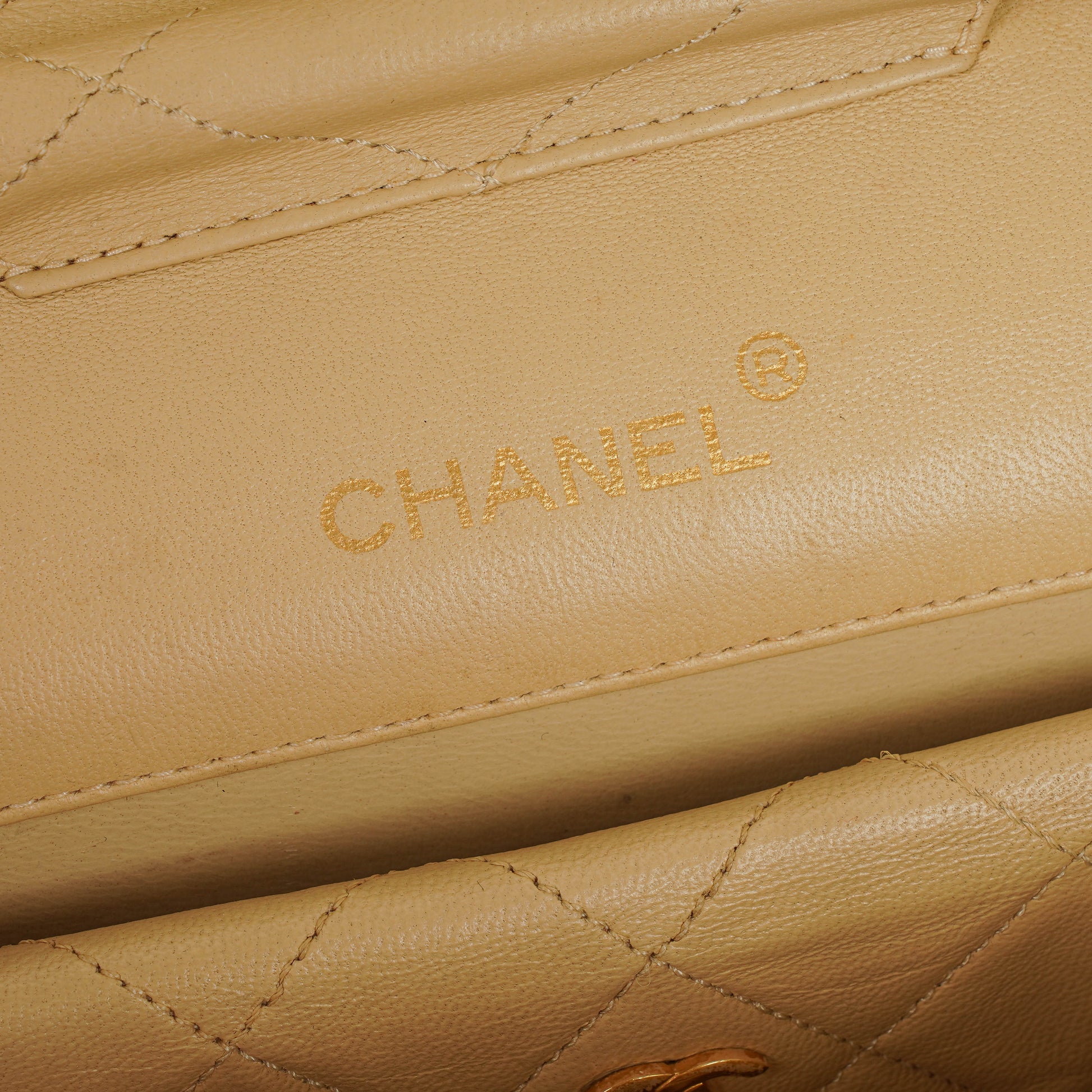 Chanel Classic Single Flap Tasche aus gestepptem Lammleder in Neutral Beige mit 24K vergoldeter Hardware