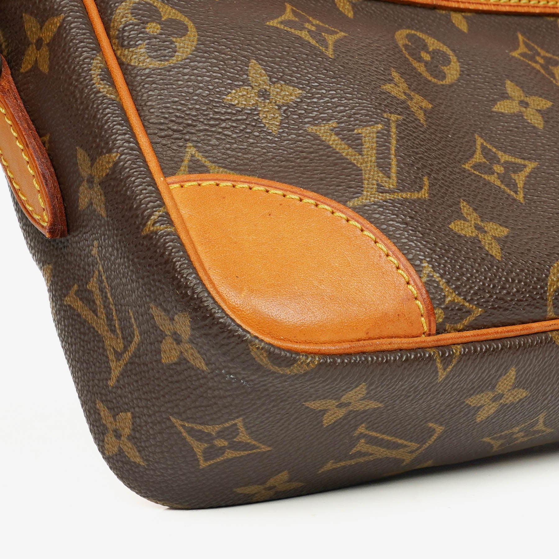Louis Vuitton Trocadero 27 aus Monogram Canvas