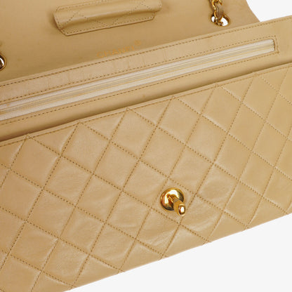 Chanel Classic Single Flap Tasche aus gestepptem Lammleder in Neutral Beige mit 24K vergoldeter Hardware