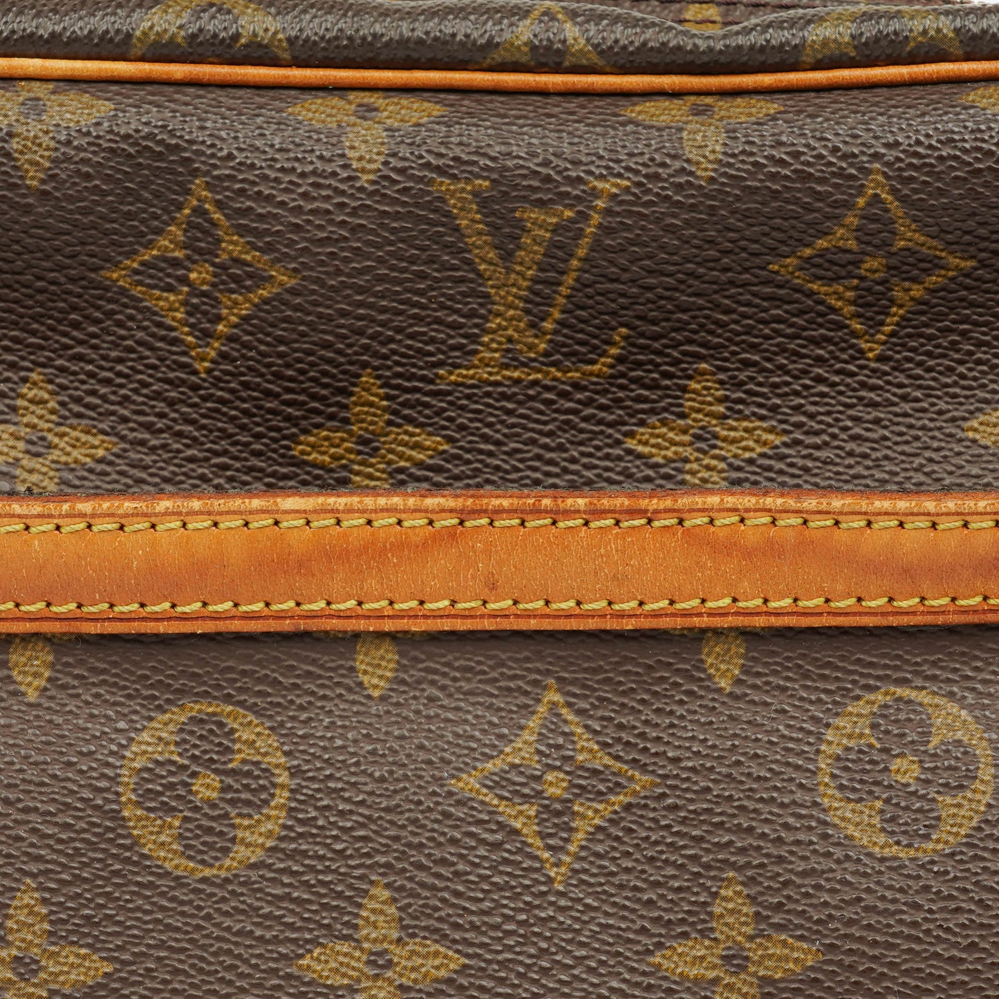 Louis Vuitton Trocadero 27 aus Monogram Canvas